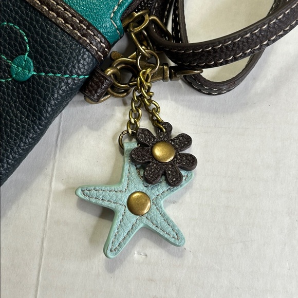 CHALA VEGAN GREEN/BLACK SEA TURTLES CONVERTIBLE POUCH CROSSBODY HANDBAG - Picture 3 of 16